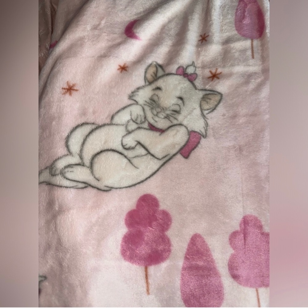 NWT Disney Aristocats Marie Eiffel Tower Plush
Soft Throw Blanket 50"×70" Pink - Picture 5 of 5